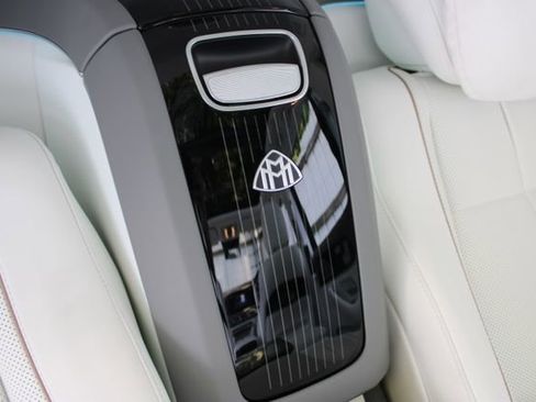 Used 2022 Mercedes-Benz Maybach GLS 600 4MATIC image 31