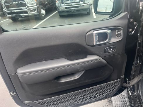 Used 2023 Jeep Wrangler Sahara w/ Cold Weather Group image 15