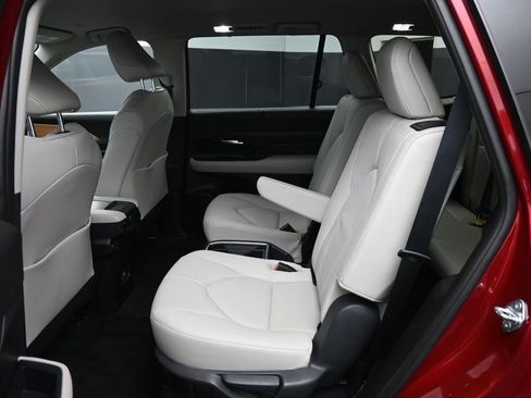 Certified 2024 Toyota Grand Highlander Limited image 21