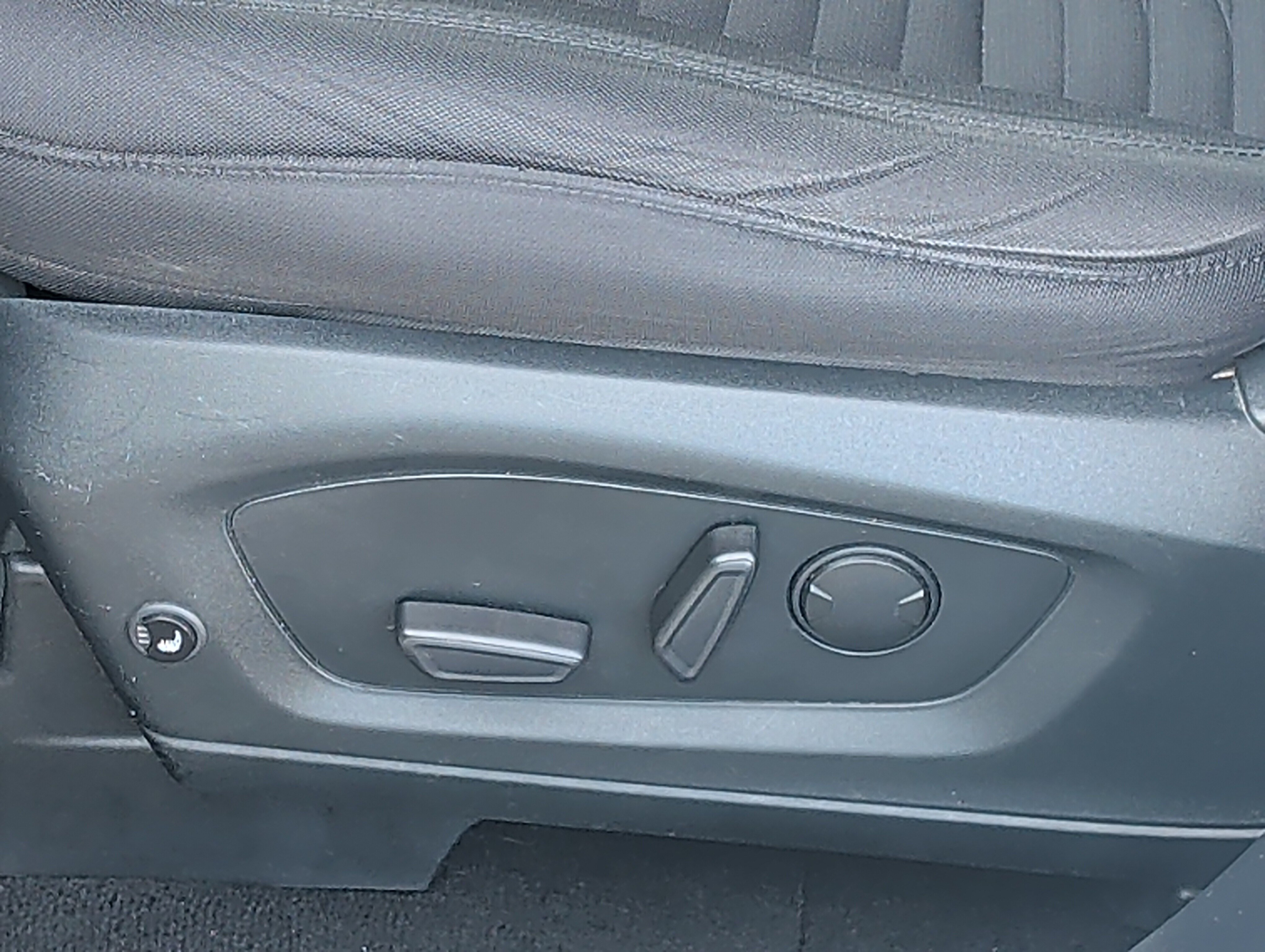 Used 2020 Ford Explorer XLT AWD/4WD image 19