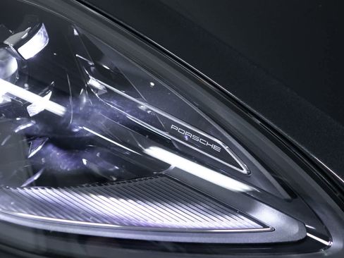 Certified 2026 Porsche Macan AWD/4WD image 16