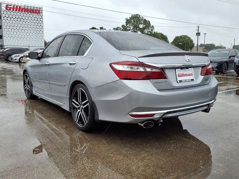 Used 2017 Honda Accord Sport image 3