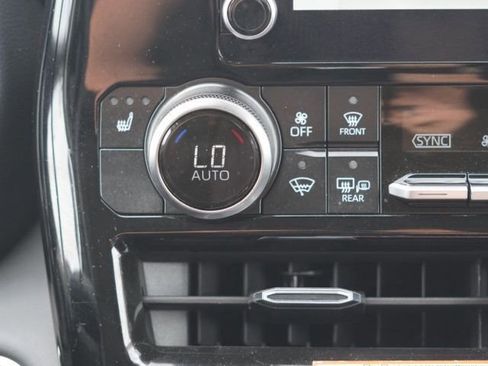 Certified 2025 Toyota Highlander XLE image 31