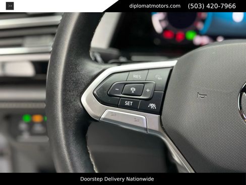 Used 2024 Volkswagen Atlas Cross Sport SE image 31