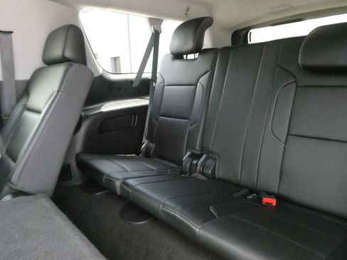 Used 2019 Chevrolet Suburban LT RWD image 30