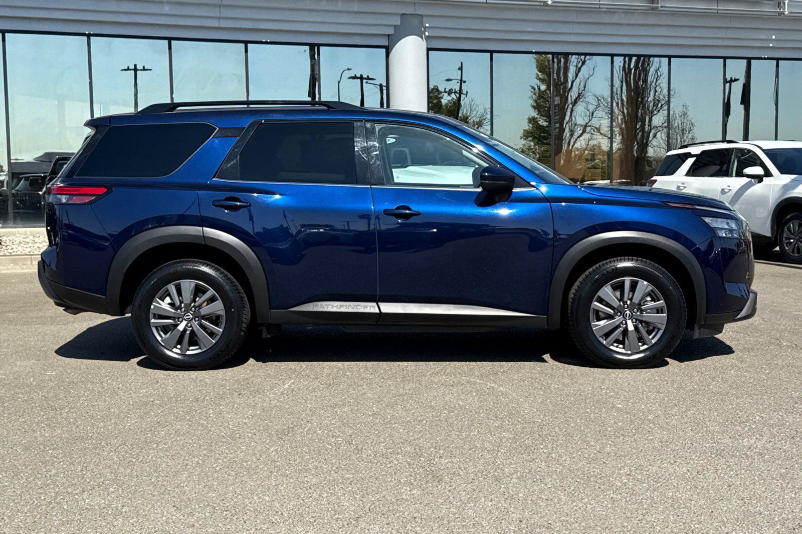 Certified 2025 Nissan Pathfinder SV AWD/4WD image 3