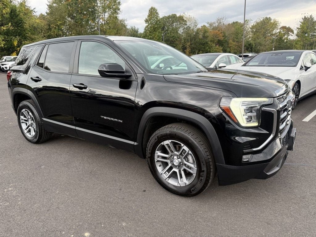 Used 2025 GMC Terrain Elevation AWD/4WD image 2