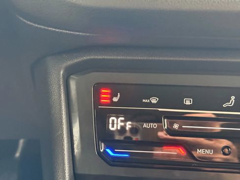 Used 2022 Volkswagen Tiguan SE w/ Panoramic Sunroof Package image 78