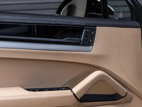 Certified 2024 Porsche Cayenne Coupe AWD/4WD image 21