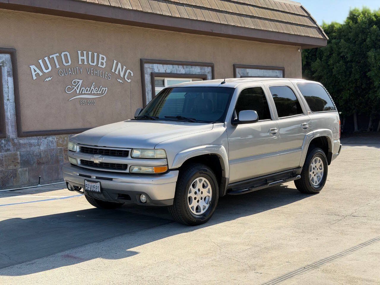 Used 2004 Chevrolet Tahoe Z71 w/ Z71 Preferred Equipment Group AWD/4WD image 1