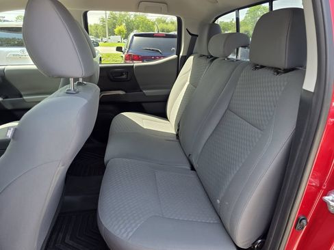 Used 2021 Toyota Tacoma SR5 AWD/4WD image 15