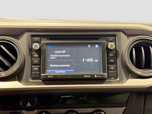 Used 2018 Toyota Tacoma SR5 AWD/4WD image 12