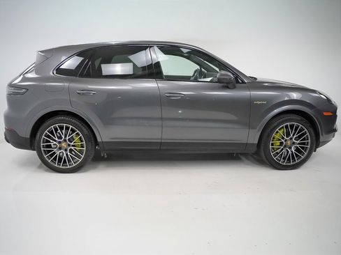 Certified 2023 Porsche Cayenne image 9