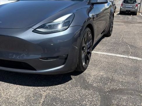 Used 2022 Tesla Model Y Performance AWD/4WD image 2