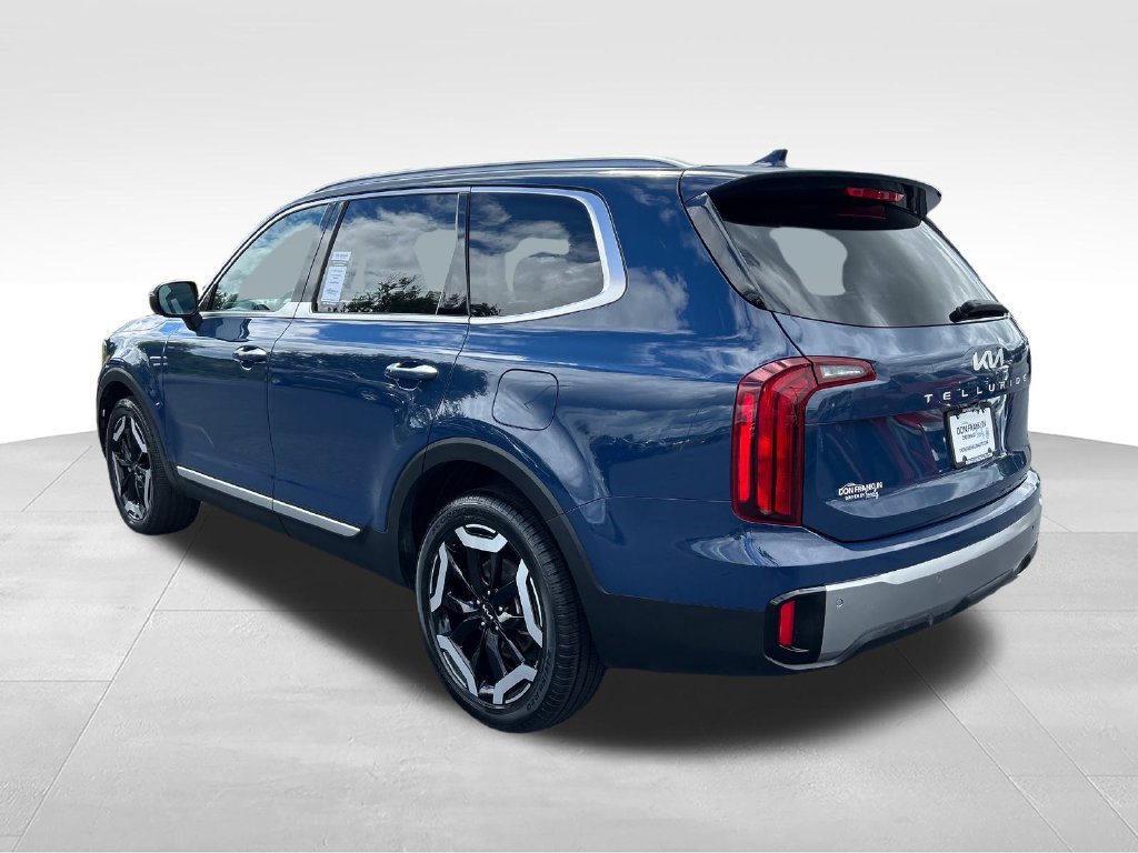 Used 2024 Kia Telluride S AWD/4WD image 3