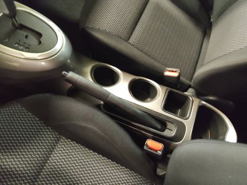 Used 2015 Nissan Juke S FWD image 26