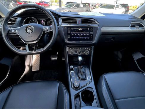 Used 2021 Volkswagen Tiguan SE image 16