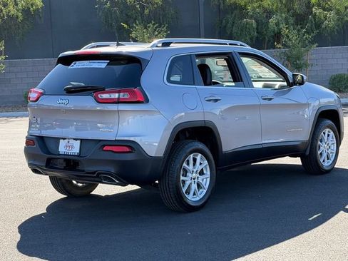 Used 2018 Jeep Cherokee Latitude Plus w/ Comfort/Convenience Group AWD/4WD image 6