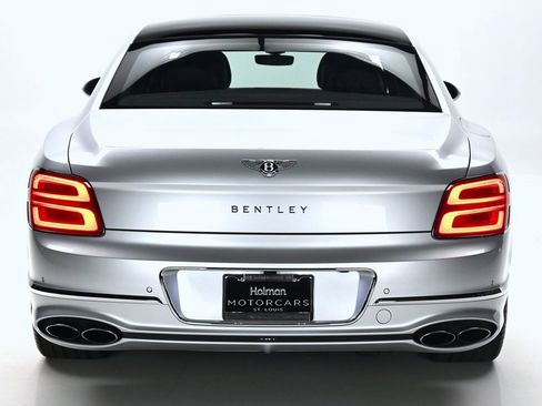 Used 2021 Bentley Flying Spur V8 image 30