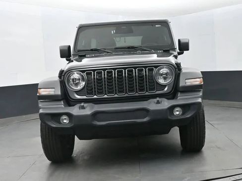 Used 2025 Jeep Wrangler Unlimited Sport AWD/4WD image 3