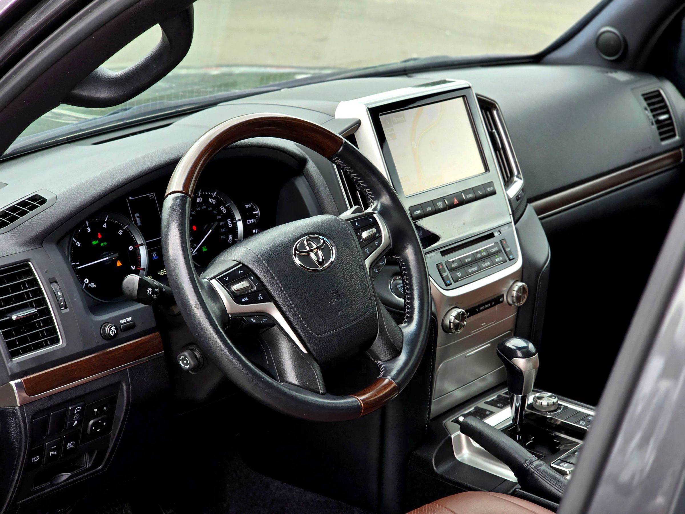 Used 2018 Toyota Land Cruiser w/ Carpet Mat Package AWD/4WD image 11
