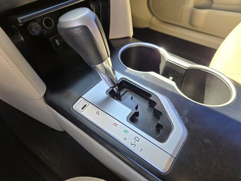 Used 2014 Toyota Camry LE FWD image 19