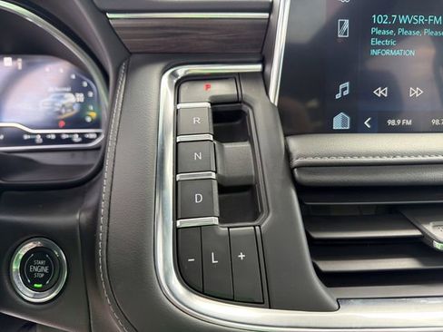 Used 2023 Chevrolet Tahoe Z71 w/ Luxury Package AWD/4WD image 23