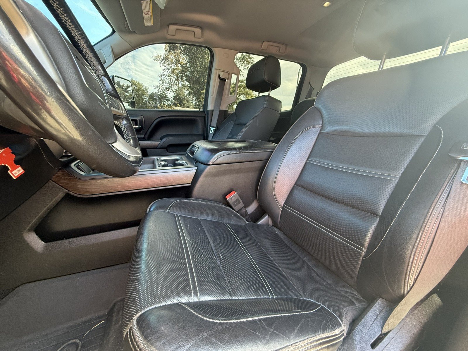 Used 2018 GMC Sierra 2500 Denali w/ Duramax Plus Package AWD/4WD image 9