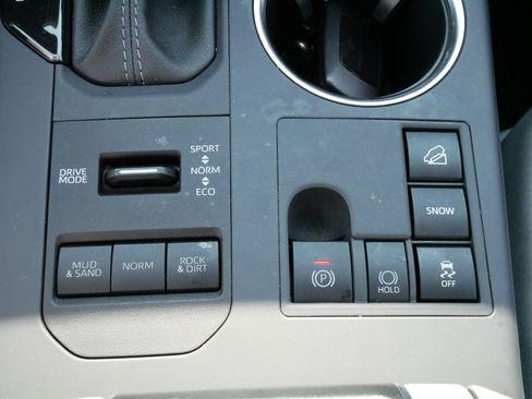 Certified 2026 Toyota Highlander XLE AWD/4WD image 28
