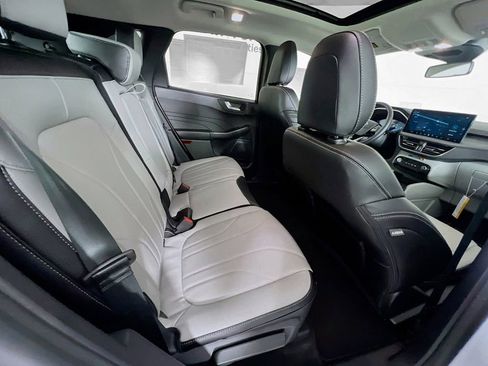 New 2025 Ford Escape SE w/ PHEV Premium Package image 16