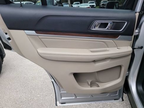 Used 2018 Ford Explorer Limited w/ Equipment Group 301A FWD image 14