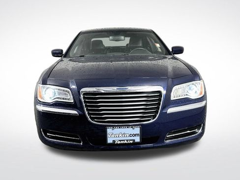 Used 2013 Chrysler 300 RWD image 2