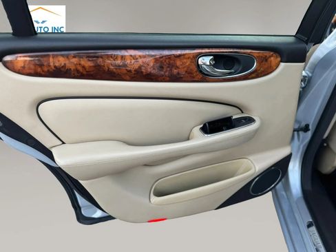 Used 2008 Jaguar XJ8 image 9