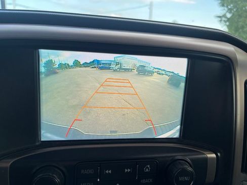 Used 2017 GMC Sierra 2500 Denali w/ Suspension Package, Off-Road AWD/4WD image 9