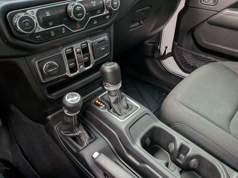 Used 2023 Jeep Gladiator Overland image 28