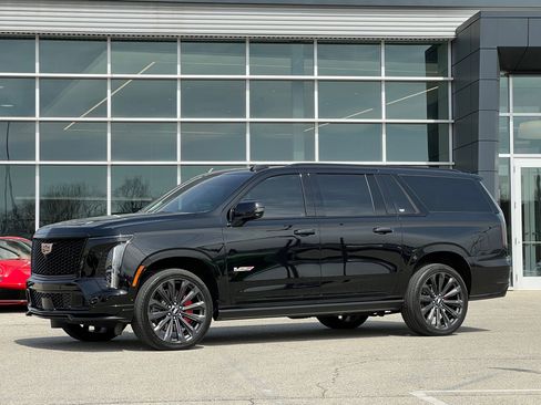 Used 2025 Cadillac Escalade ESV V AWD/4WD image 10