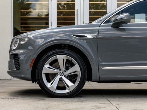 Used 2024 Bentley Bentayga image 14