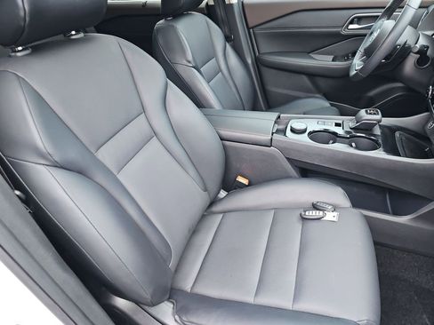 Used 2021 Nissan Rogue SV w/ Premium Package image 15