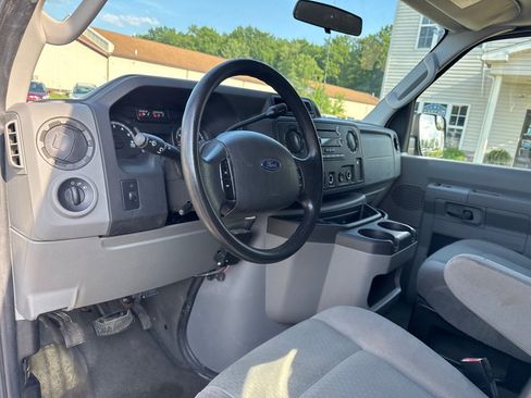 Used 2010 Ford E-350 and Econoline 350 XLT RWD image 15