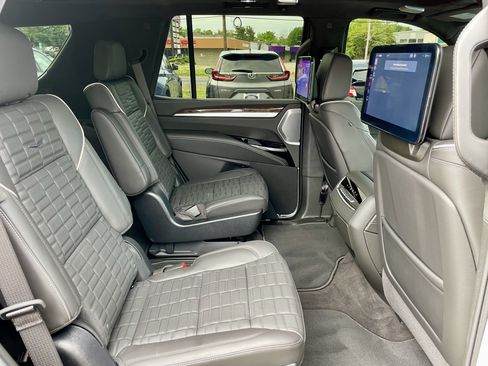 Used 2025 Cadillac Escalade Sport Platinum w/ LPO, ONYX Package AWD/4WD image 27
