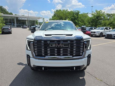 Used 2024 GMC Sierra 2500 Denali Ultimate AWD/4WD image 8