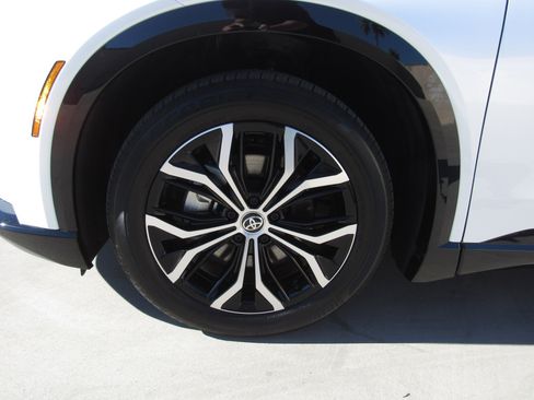 Used 2025 Toyota Crown Signia image 4