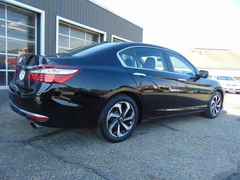 Used 2016 Honda Accord EX image 9