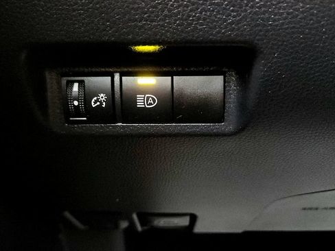 Used 2025 Toyota RAV4 LE AWD/4WD image 31