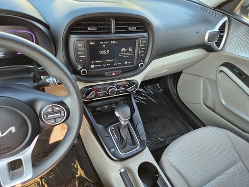 Certified 2025 Kia Soul LX w/ LX Technology Package FWD image 20