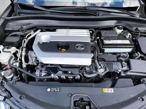 Used 2022 Lexus UX 200 F Sport image 11