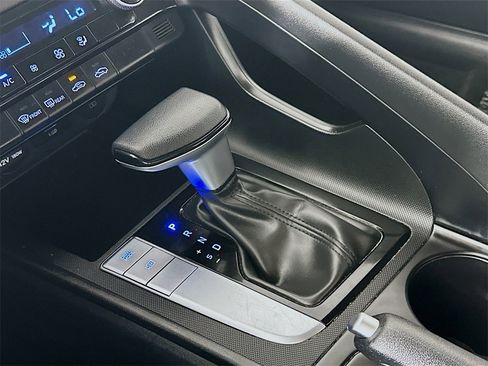 Used 2024 Hyundai Elantra SEL image 16