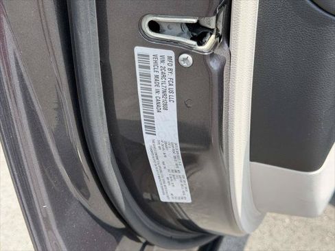 Used 2022 Chrysler Pacifica Touring-L FWD image 20