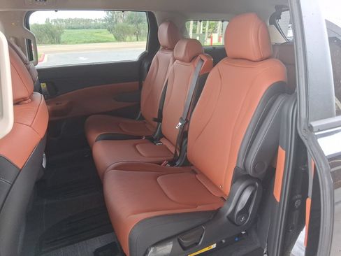 New 2026 Kia Carnival EX FWD image 19