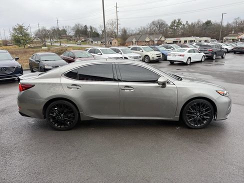 Used 2016 Lexus ES 350 w/ Navigation System Package image 5
